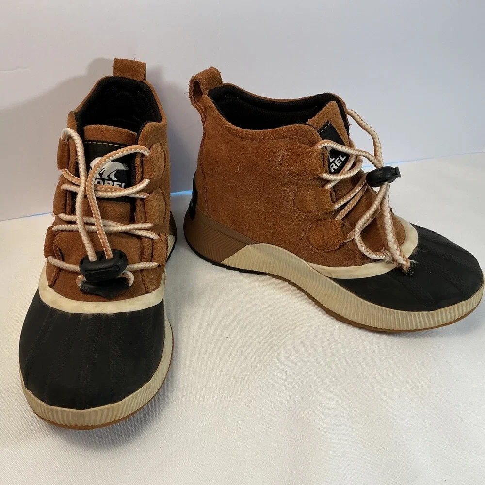 Sorel Out N About III Conquest Kids Waterproof Boots Elk Black NY4564-224 Size 1